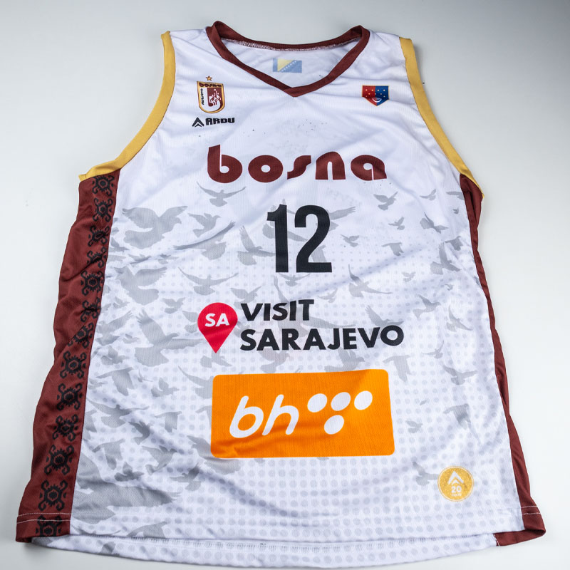 Dres KK Bosna sa potpisima igrača 