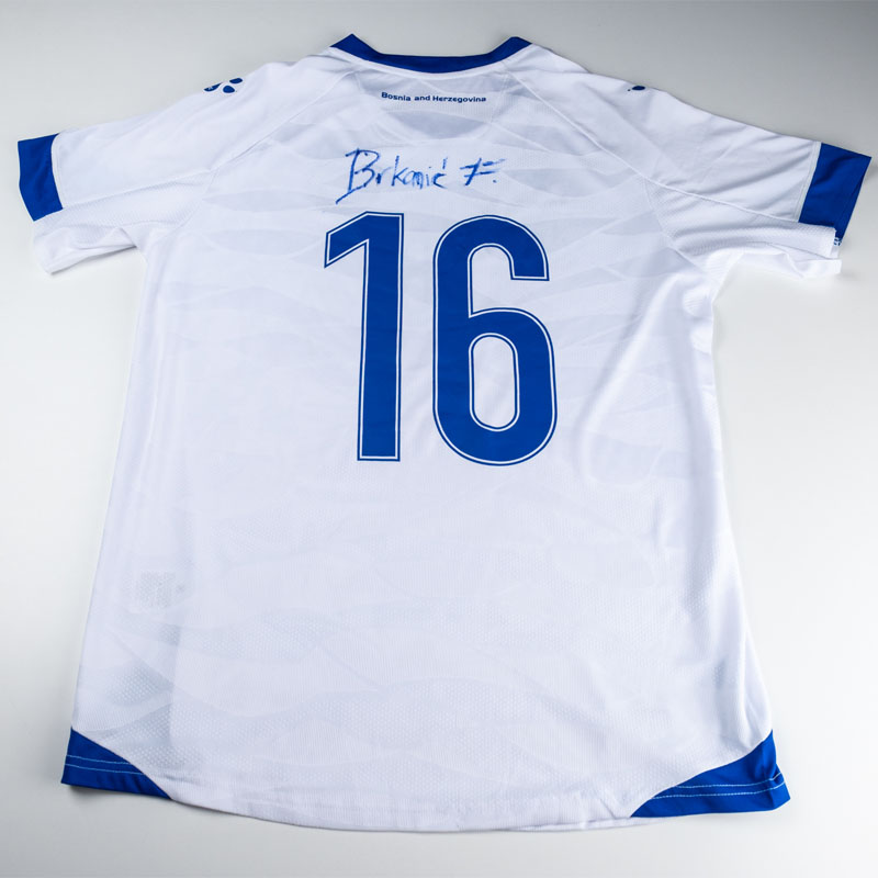 Dres Faruka Brkanića sa potpisom